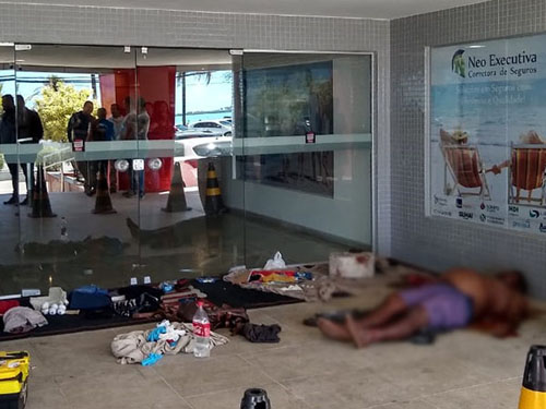 Homossexual é morto a pedradas dentro do Memorial das Bandeiras