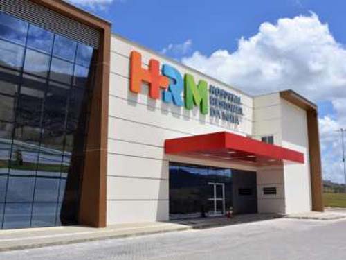 Mulher é levada a hospital após capotar carro em União dos Palmares