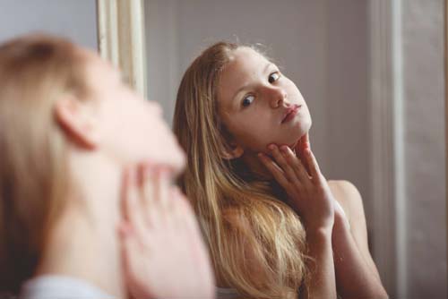 Mulher por fora, homem por dentro: o que acontece quando os hormônios não seguem o plano