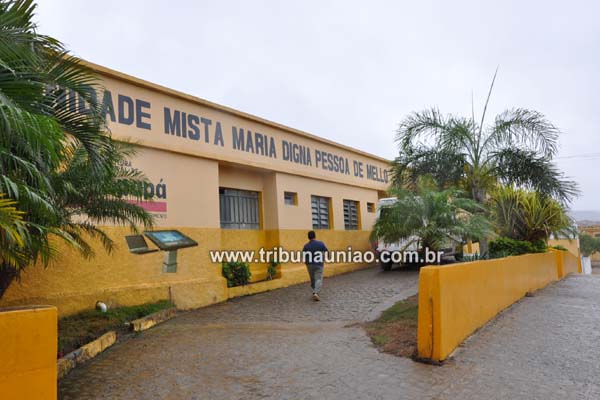 Microônibus tomba a 200 metros da divisa AL/PE na BR-104 e deixa seis pessoas que retornavam para União com ferimentos leves