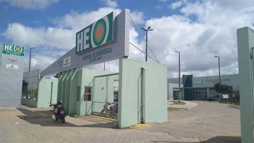 Mulher baleada após ter casa invadida morre no HEA; vítima foi identificada