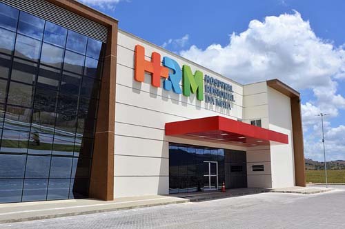 HRM realiza cirurgia rara e evita amputação da perna de jovem