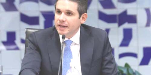 Hugo Motta critica STF por interferência e defende cortes na máquina pública