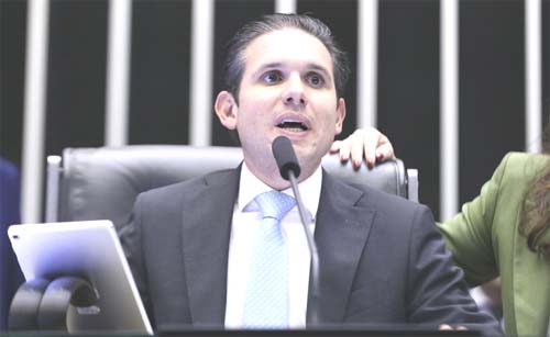 Hugo Motta levará proposta de anistia a presos do 8 de Janeiro para discussão com líderes partidários