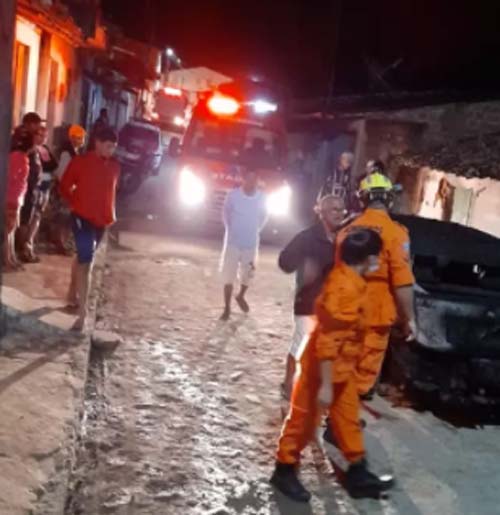 Homem morre carbonizado em explosão de imóvel que armazenava fogos