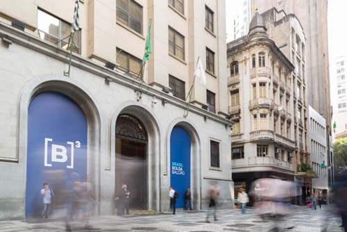 Ibovespa registra recorde ao ultrapassar 102 mil pontos