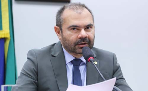 Comissão aprova piso salarial para quadro técnico e administrativo da educação básica  Fonte: Agência Câmara de Notícias