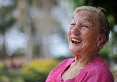 Governo abre vagas para trabalho com idosos e salários atingem R$ 2.300