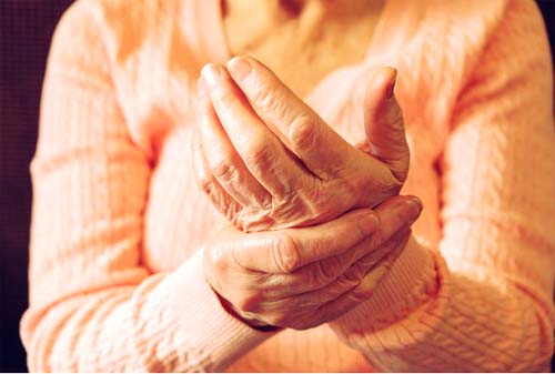 Mulher de 71 anos tem mutação genética que inibe qualquer tipo de dor