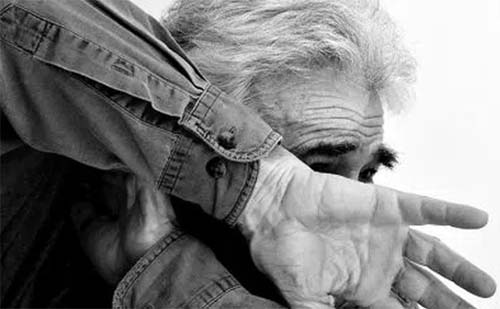 MP requer medidas de proteção a idoso vítima de maus-tratos e exploração financeira