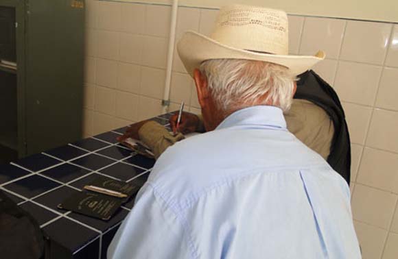 Usuário de drogas ameaça pai idoso de morte por ele não lhe dar dinheiro