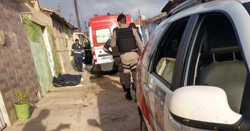 Idoso é encontrado morto em calçada de residência em Arapiraca