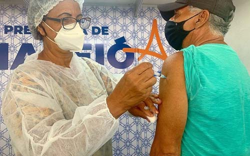 Idosos com 80 anos ou mais já podem tomar a 4ª dose da vacina em Maceió a partir de amanhã