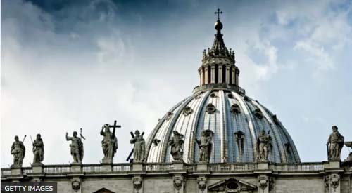 'O homem que me estuprou ainda trabalha como padre'