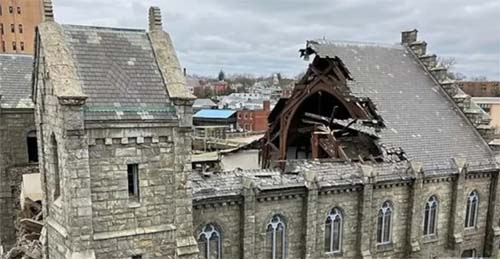 Igreja Histórica em New London desmorona inesperadamente e deixa comunidade em choque