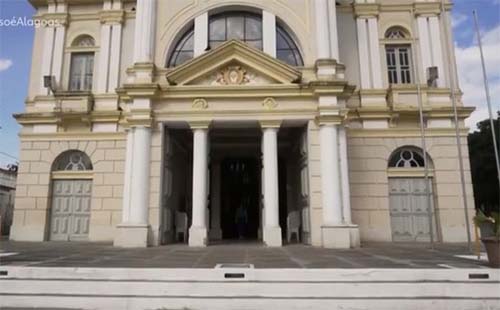 Igreja Matriz de São José completa 100 anos e preserva relíquias em São José da Laje, AL