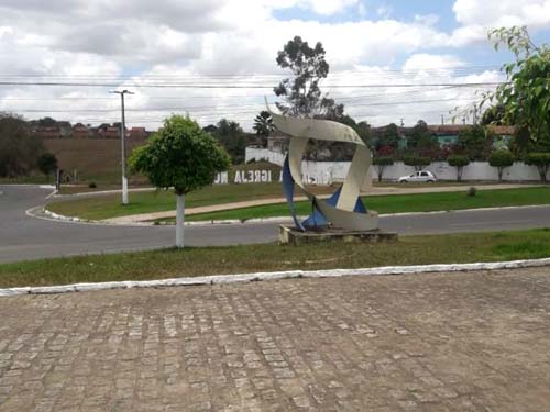 Colisão de motocicleta com caminhão deixa um morto próximo ao matadouro de Igreja Nova