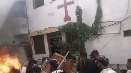 Violência no Paquistão: igrejas são atacadas em meio a acusações de blasfêmia