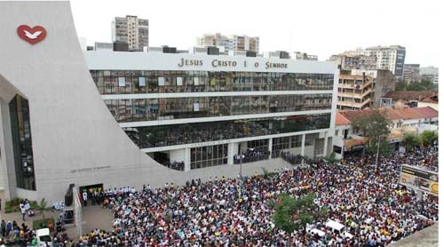 Como a Igreja Universal criou 'império brasileiro' na África