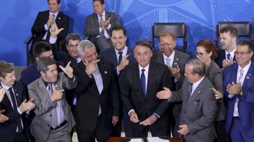 Brasileiro abandonou ‘máscara’ de cordial e assumiu sua intolerância, diz Lilia Schwarcz