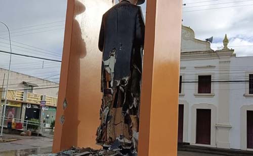 Imagem de Padre Cícero é destruída por vândalo no Centro de Campo Alegre