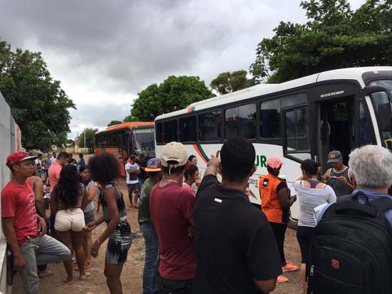 Venezuelanos deixam Roraima e retornam ao país após confusão com morte de brasileiro e imigrante