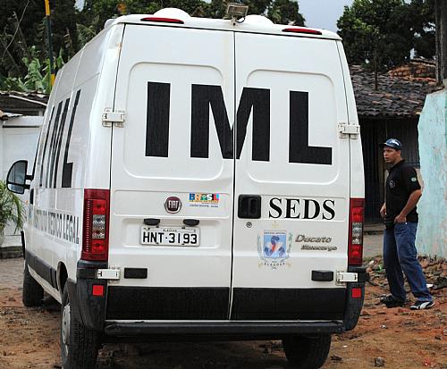 Jovens são assassinados a tiros no Tabuleiro do Martins, em Maceió