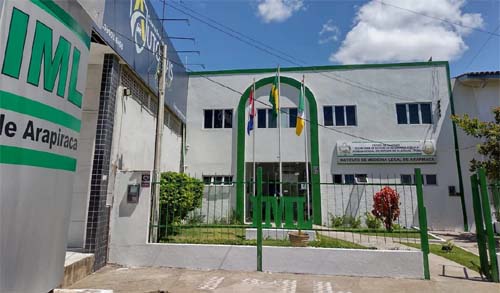 Jovem baleado ao trocar tiros com a PM em Olho dÁgua das Flores e acusado de vários crimes morre em \hospital