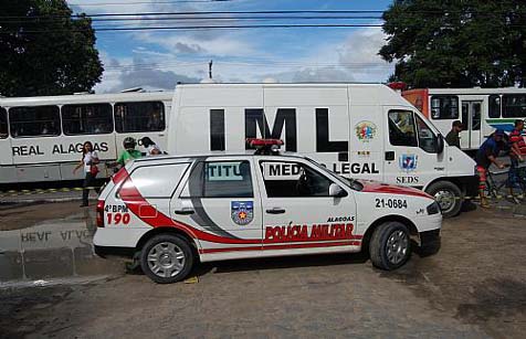 Mulher é encontrada morta no quarto onde dormia com tiro na cabeça em Arapiraca