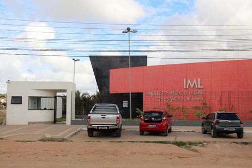 Homem é encontrado morto em cima de cama com marcas de tiros