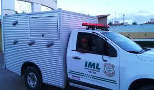 Criminosos invadem casa, arrastam jovem e o executam