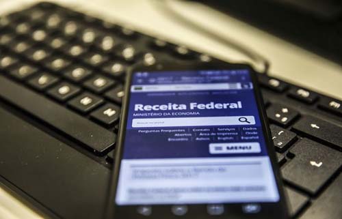 Governo estuda reduzir todas as alíquotas do IR