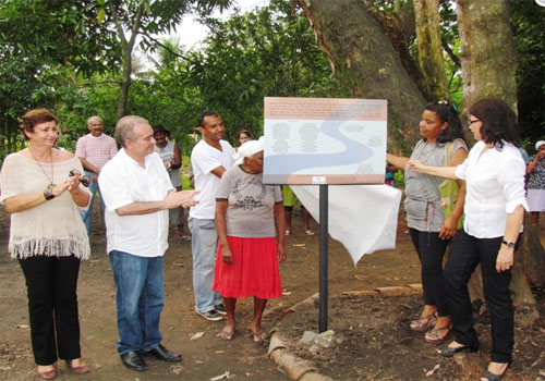 Placa homenageia sobreviventes das enchentes de 2010 no Muquém