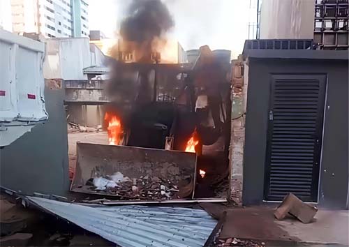 Bombeiros combatem incêndios nos bairros Jatiúca e Clima Bom, em Maceió