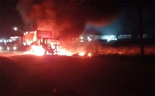 Incêndio destrói caminhão de cerâmicas na zona rural de Rio Largo