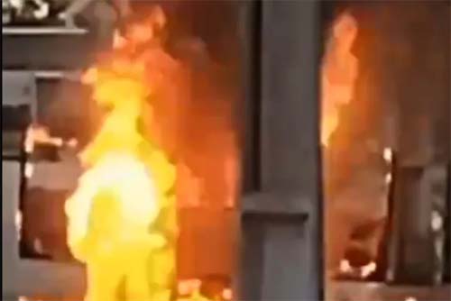 Veículo é destruído por incêndio no Benedito Bentes, em Maceió