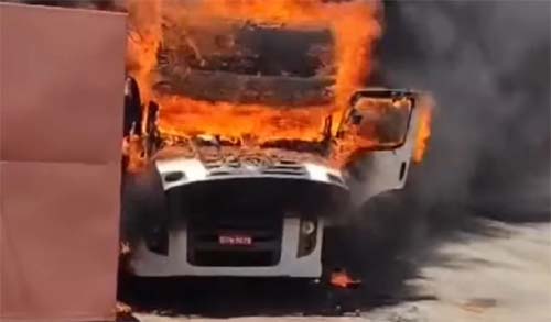 Incêndio destrói caminhão durante procedimento de soldagem em Alagoas