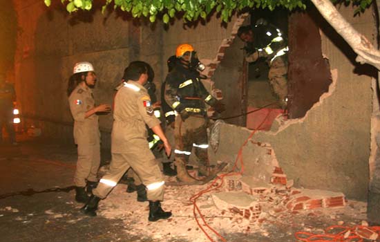 Incêndio destrói parte de estoque de trigo em depósito no Jaraguá