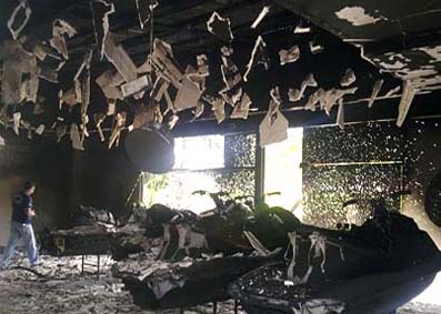 Incêndio destrói loja de jet skis na AL 101-Sul 