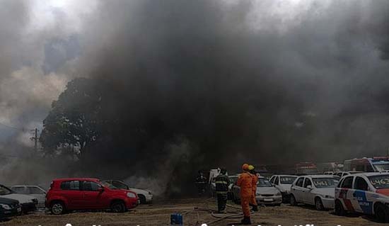 incêndio atinge agência de leilão de veículos na parte alta de Maceió