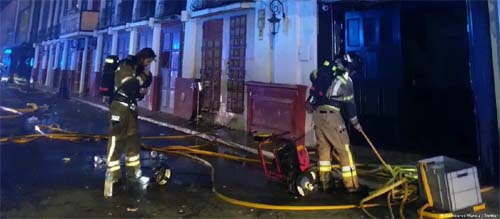 Incêndio em boate deixa 13 mortos na Espanha