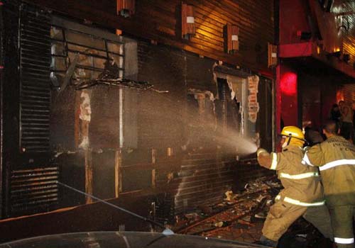 RS: incêndio em boate deixa pelo menos 233 mortos, diz polícia