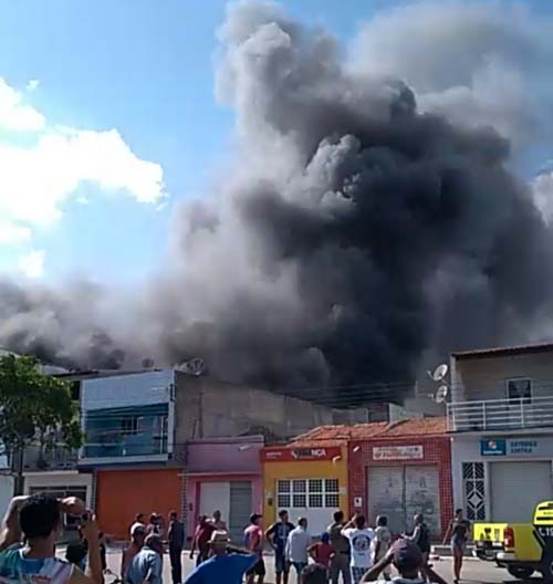 Supermercado é foco de incêndio em Canapi