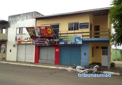 Primeiro andar de predio comercial incendeia no centro de União