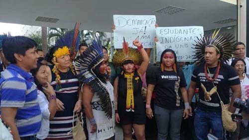 Indígenas protestam contra Bolsonaro e pedem Funai no Ministério da Justiça