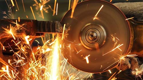 Produção industrial sobe 0,6% em julho, diz IBGE