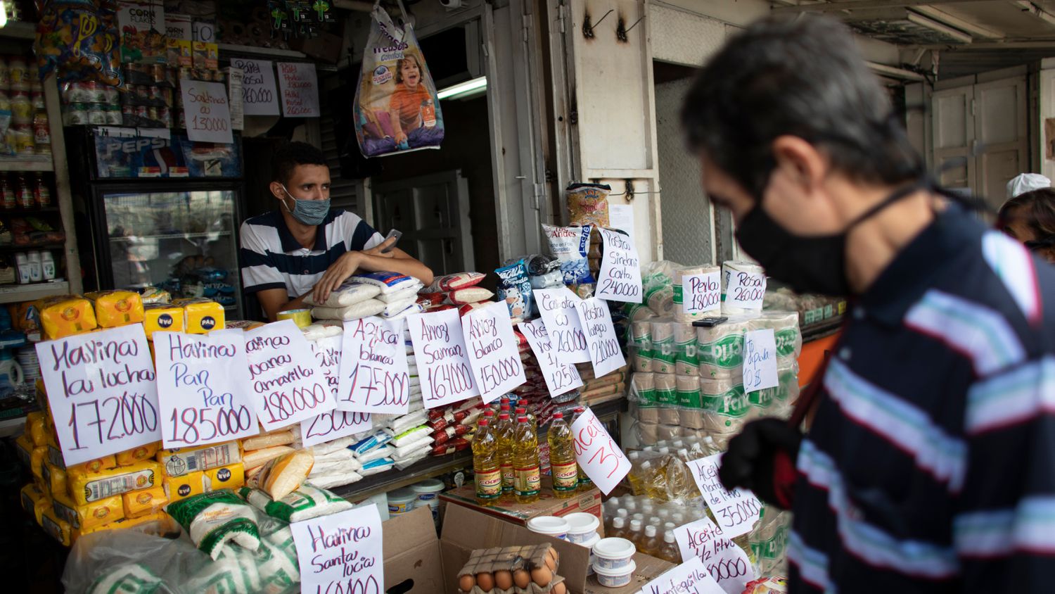 Com um quilo de arroz por um salário mínimo, a hiperinflação dispara novamente na Venezuela