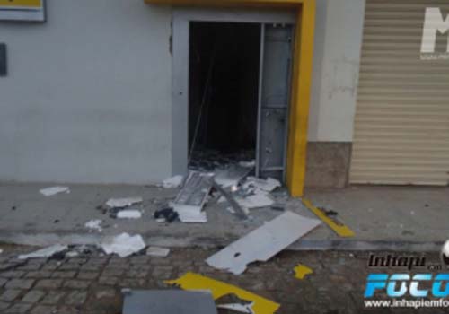 Bando invade e explode terminais eletrônicos de agência do Banco do Brasil de Inhapi 