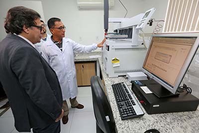 Tutmés Airan visita Instituto de Criminalística e conhece trabalho do órgão