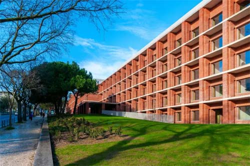 Como usar as notas do Enem para entrar em faculdades no exterior